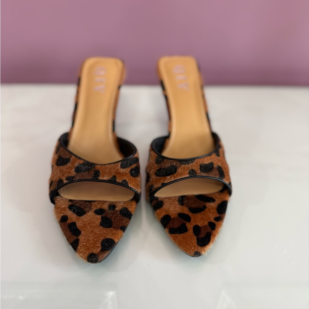 Leopard Print Pointed Mule Slides - Brown